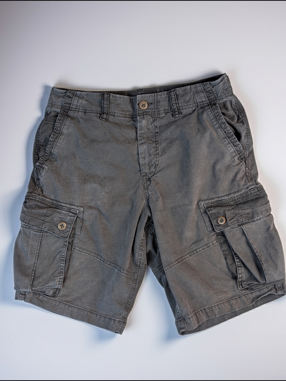 American Eagle Outfitters Men's Gray Cargo Shorts - Utility Pocket Design